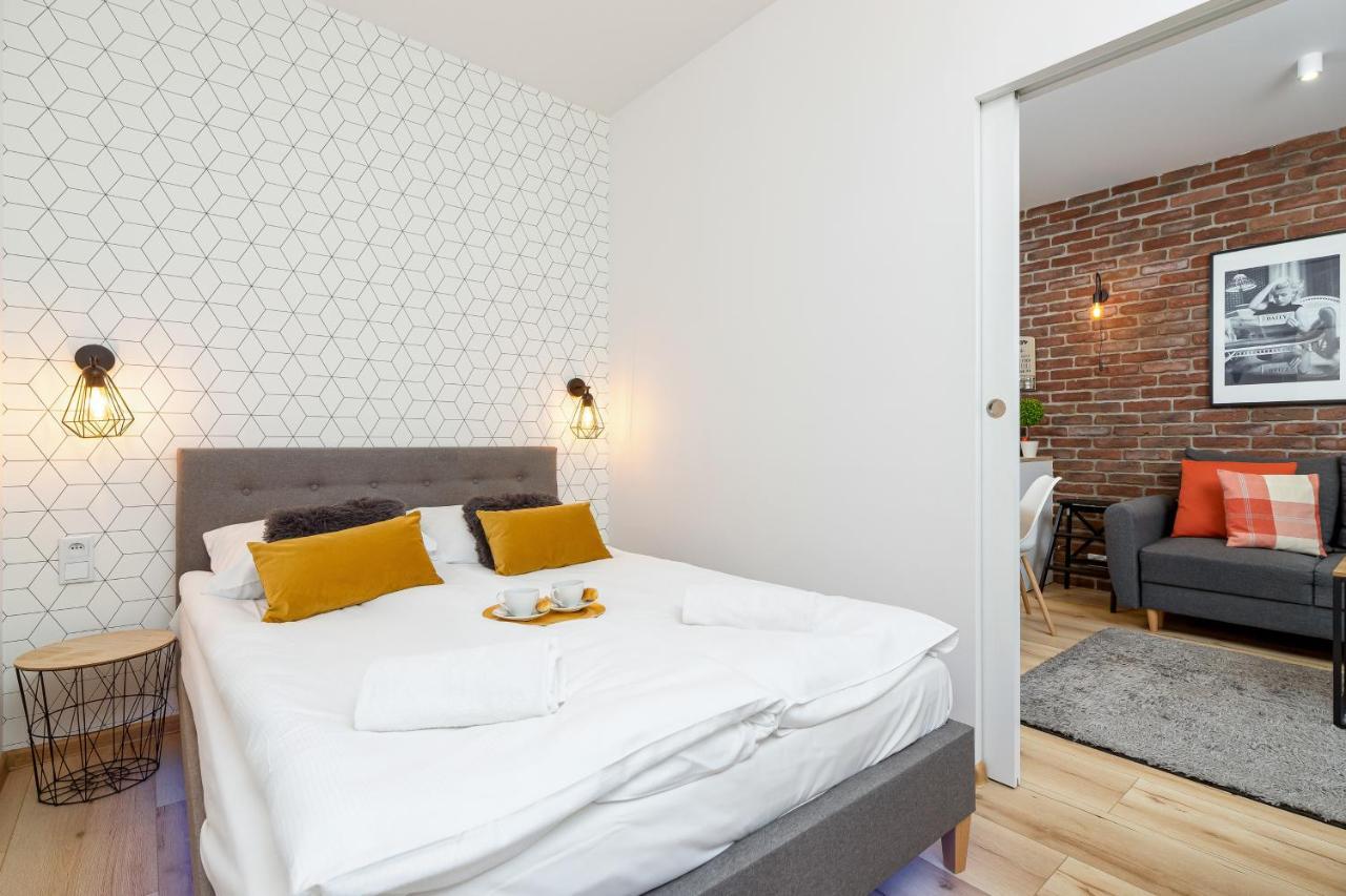 Movie Jacuzzi Apartment At The Main Station By Noclegi Renters Kraków Eksteriør billede